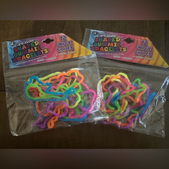 Expressions Shaped Gummie Bracelets 2 packs 24 total bracelets new - Picture 1 of 3